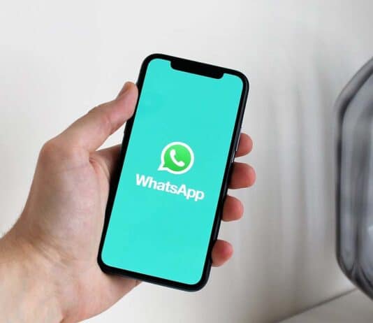 WhatsApp-on-iPhone-TechFoogle